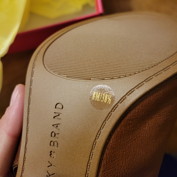 Lucky Brand block heel,  leather sandal - Picture 7 of 7